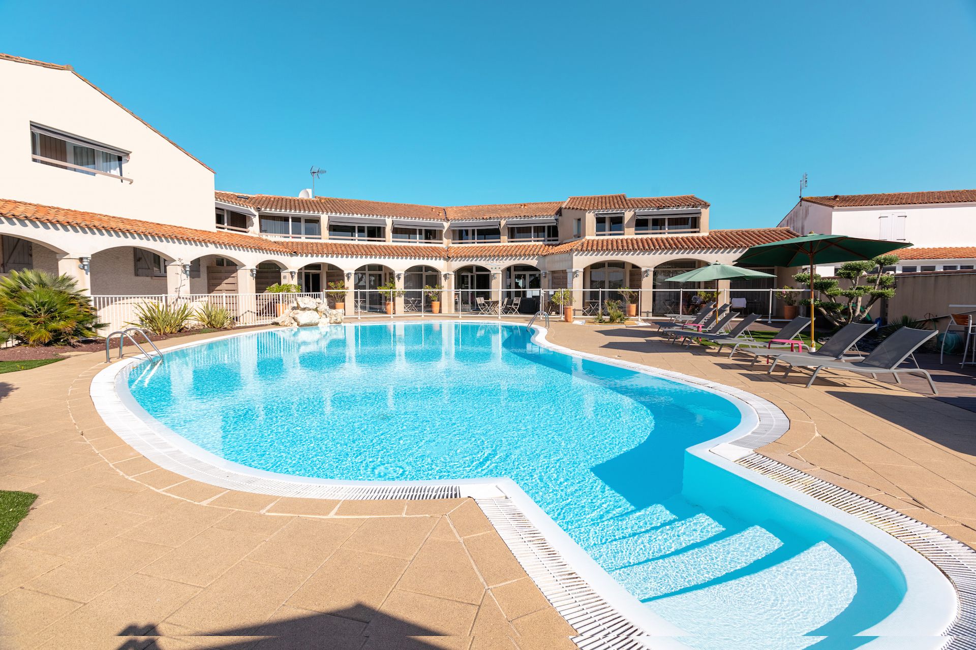 HOTEL DU GRAND LARGE LARGE ÎLE DE RÉ RIVEDOUXPLAGE