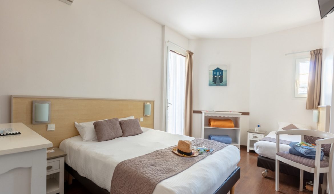 Standard Room with interior courtyard view