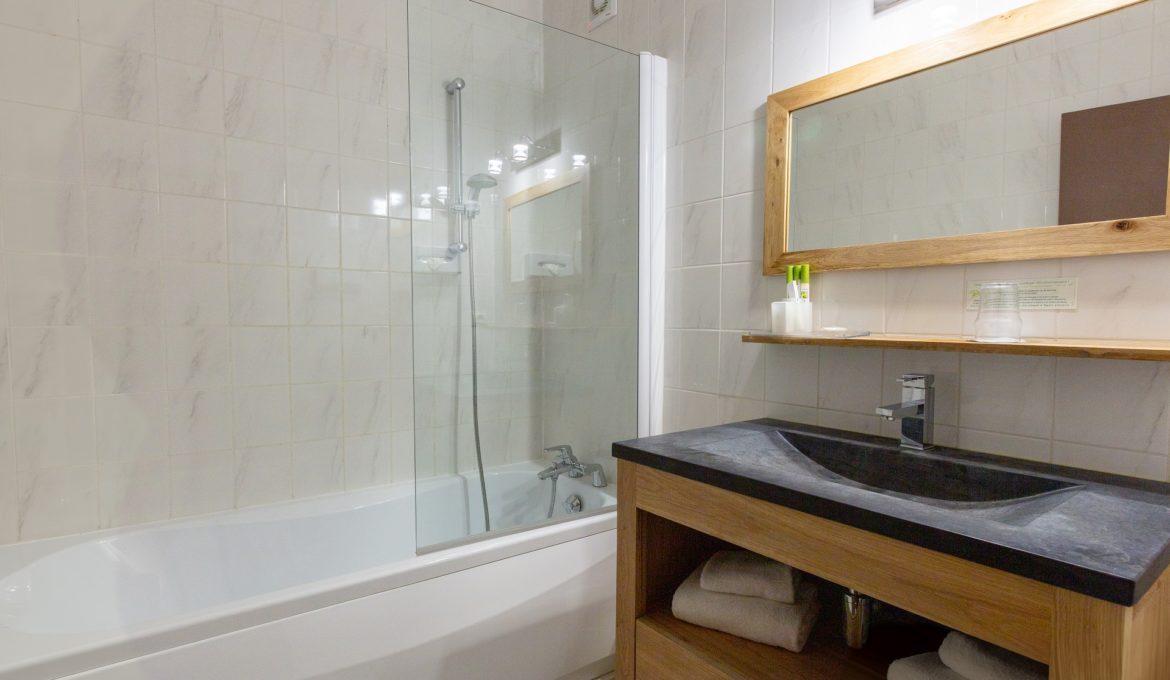 Standard Room with interior courtyard view