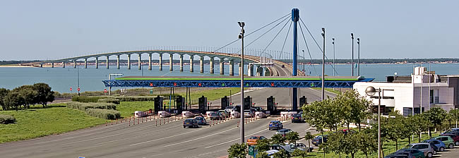 How much is the toll for the Ile de Ré bridge