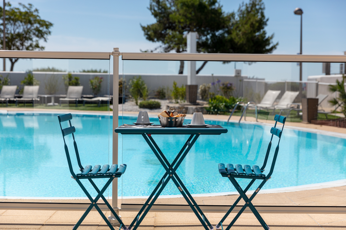 Breakfast by the pool ile de ré